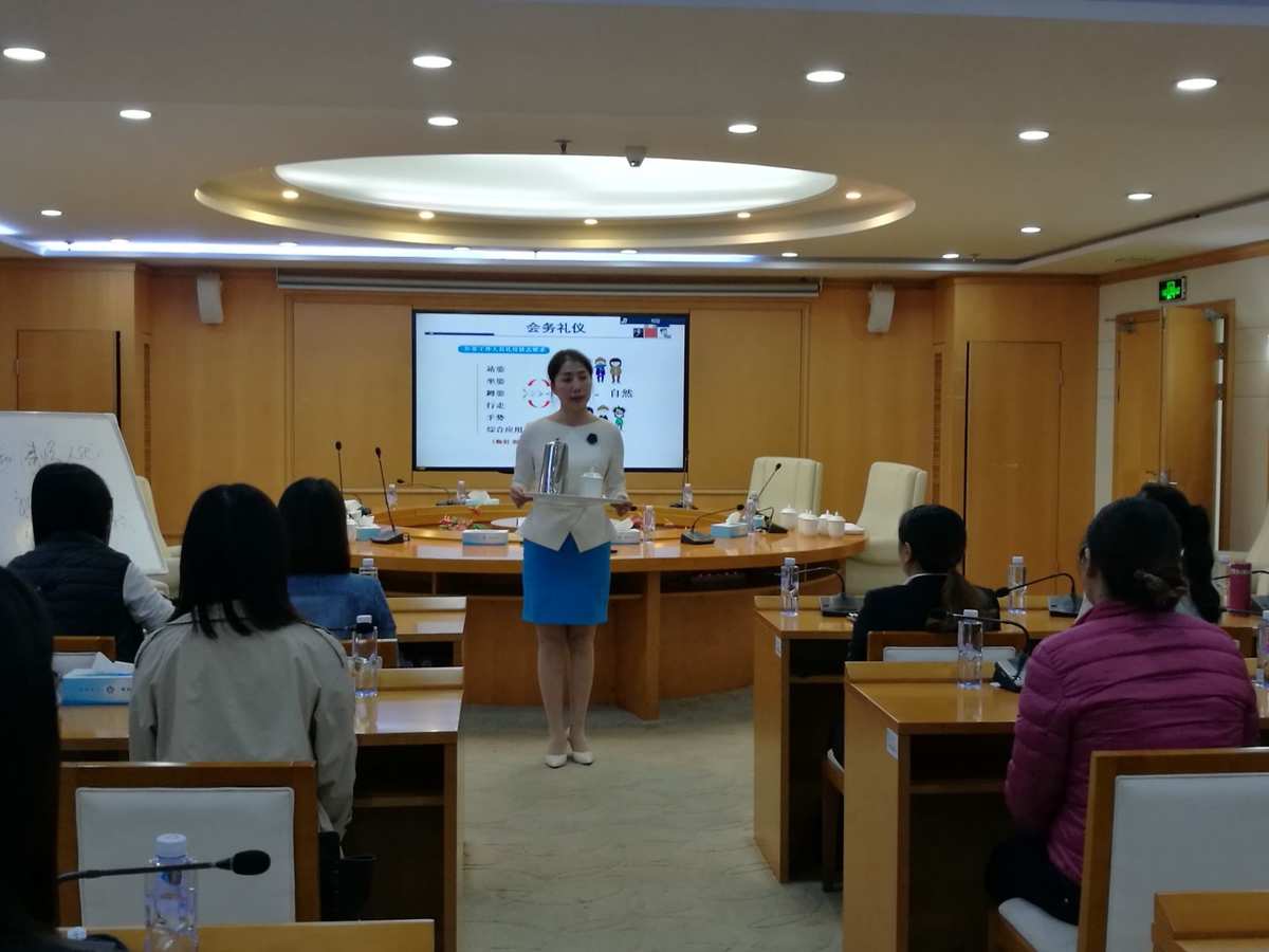 海墾商貿(mào)物流集團(tuán)舉辦辦公室業(yè)務(wù)培訓(xùn)班，提升團(tuán)隊(duì)專業(yè)能力